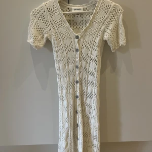 Virkad klänning - Virkad sommarklänning i storlek XS, knappt använd. 