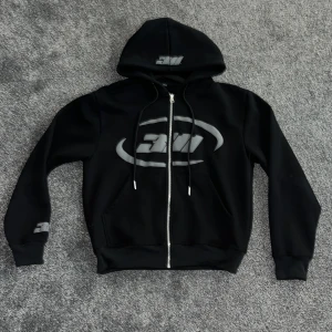 311 UF zip hoodie - Säljer en sample från mitt uf-företag. Tröjan sitter boxy och har puffprint, skriv om du har fler funderingar