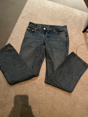Low waisted jeans - Low waisted jeans feån weekday, straight leg inga tecken på användning💕