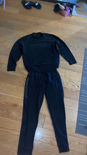 Boss tröja - Boss dress som e för liten