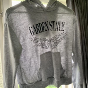 Hoddie  - Skön hoddie med mjukt material och supersnygg 