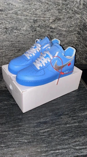 Off white - Hej säljer mina air force 1 off white men dom är a copia jag använder dom inte längre begrund av dom passar inte mig