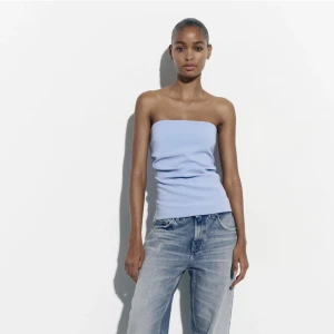 Zara top - Så snygg zara top i storlek Xs. Köpt för ett tag sen men glömde att lämna tillbaka. Nypris 329kr. Frakt ingår ej💕