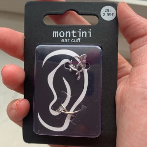 Ear cuff - Helt oanvända Ear cuffs från ur &penn🫧 säljer billigare pågrund av att jag aldrig fått användning av dom🫶🏻💗i ny skick.