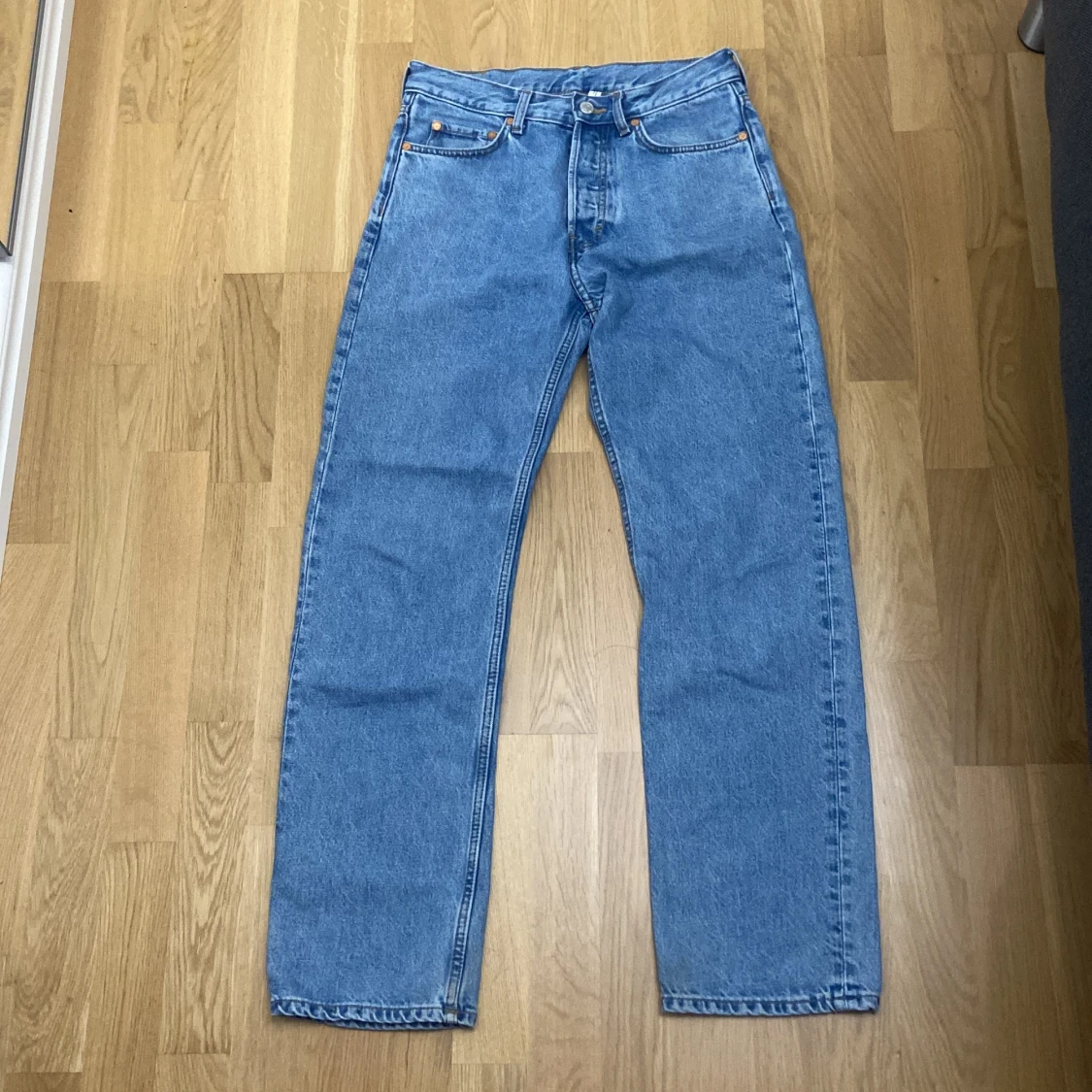 Ljusblåa space jeans ifrån weekday