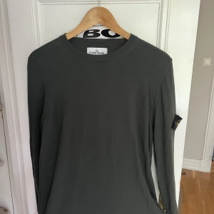 Stone island tröja  - Knappt använd Stone island tröja i stl small