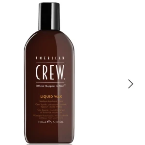  Liquid Wax För Män  - American Crew Styling Liquid Wax Flytande hårvax  150 mL för Män Håller frisyren perfekt och är lätt att applicera. Framhäver hårets naturliga glans 😎