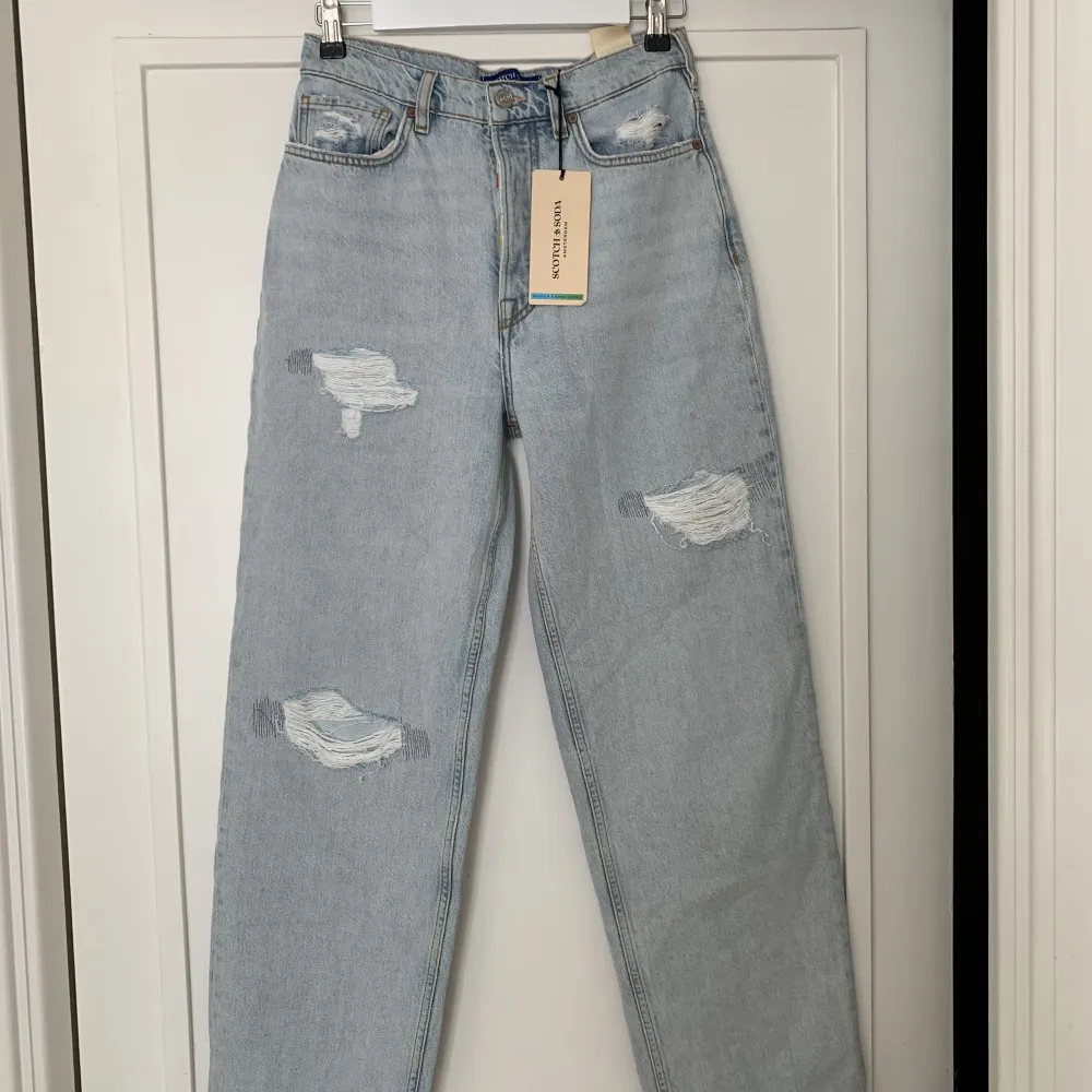 Oanvända jeans i nyskick med lappen på!. Jeans & Byxor.