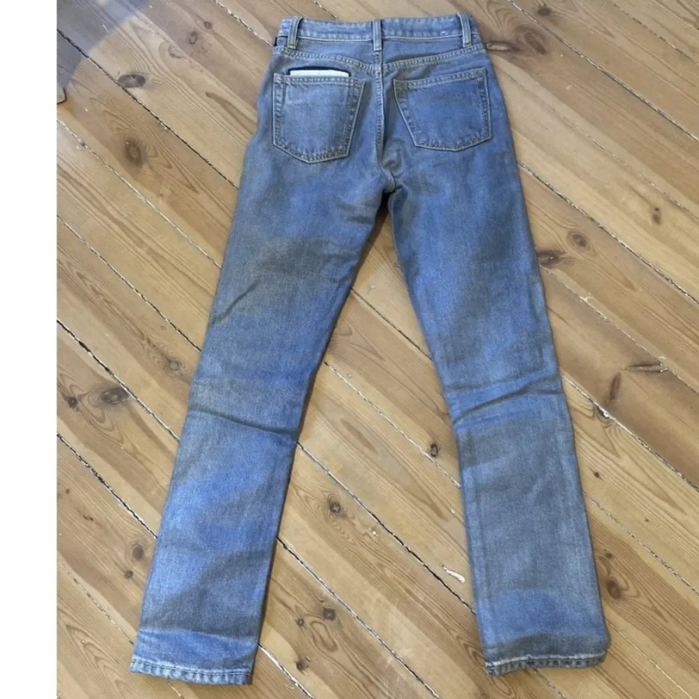 Skitsnygga jeans från Eytys.  De är highwaisted men raka i benen. 😆❤️ säljer för att det var för små för mig. Så aldrig använda. Jeans & Byxor.