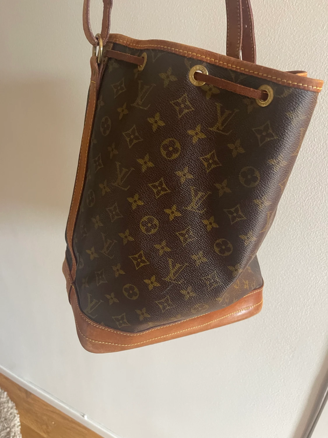 Louis Vuitton  - 90