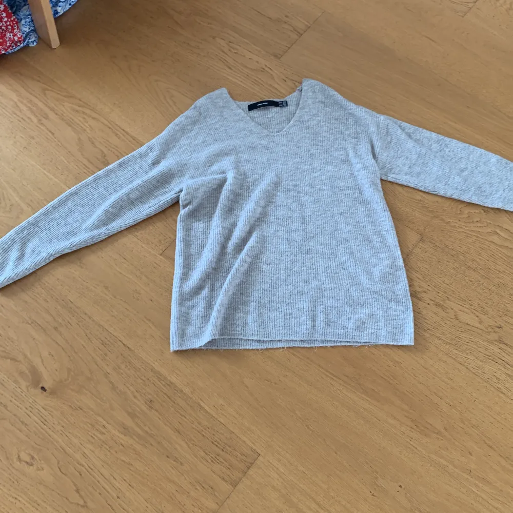 Stickad tröja från vero Moda  Aldrig använd Köptes för 300. Tröjor & Koftor.