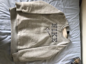Nike (Retro) Sweatshirts - Nike sweatshirt Skick 9/10✅ Skriv om du har frågor