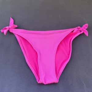 Bikiniunderdel  - Bikiniunderdel i storlek small🦋 hör av er vid minsta intresse eller funderingar 🫶