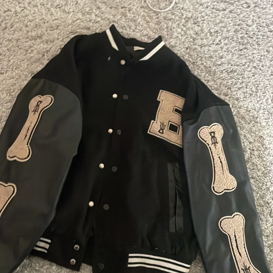 college jacka med ben på ärmarna  - 91