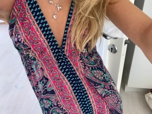 Klänning  - Säljer min fina klänning som tyvär inte kommer till användning ❤️Den är i nyskick och har aldrig används, lappen är kvar. Köptes för 600 på en marknad i Frankrike ❤️