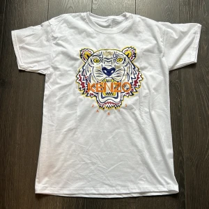 T-shirt - Säljer en kenzo t-shirt, storlek 152, passar tyvärr inte längre😂