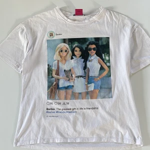 Vit t-shirt med tryck - Använd få gånger