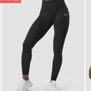 Träningstights - Snygga träningstights från icaniwill. Använd två gånger. Scrunch därbak vilket gör att rumpan blir 👌🏻. Storlek xs🩷