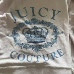 Juicy kofta - Säljer en ljusrosa kofta från juicy i str S i fint skick  