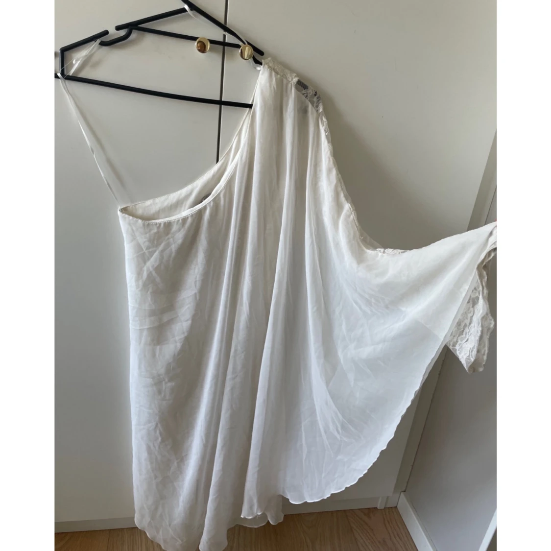 Vit spetsklänning, strl S  - 91