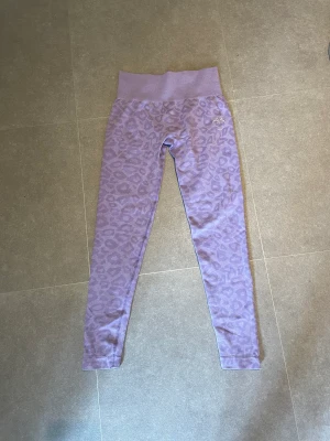 Peach tights - Endast använda två gånger. Nyskick!