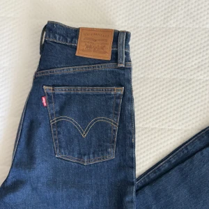 Levis jeans  - Ett par Levis jeans i storlek 27, Ribcage straight. PRIS KAN DISKUTERAS!
