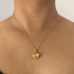 Guldhjärta - Så fint 18k guldplätterat hjärta (över rostfritt stål). Köpt i Australien och har aldrig används, nyskick. säljer då jag fick ett liknande i present! FRAKT: 15kr