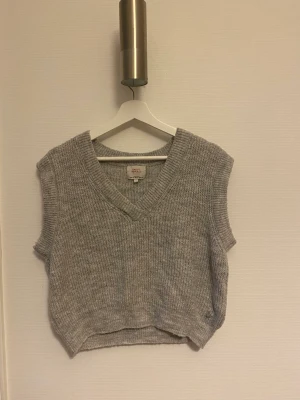 Väst - Snygg väst från pull & bear använd ett fåtal gånger men är otroligt snygg