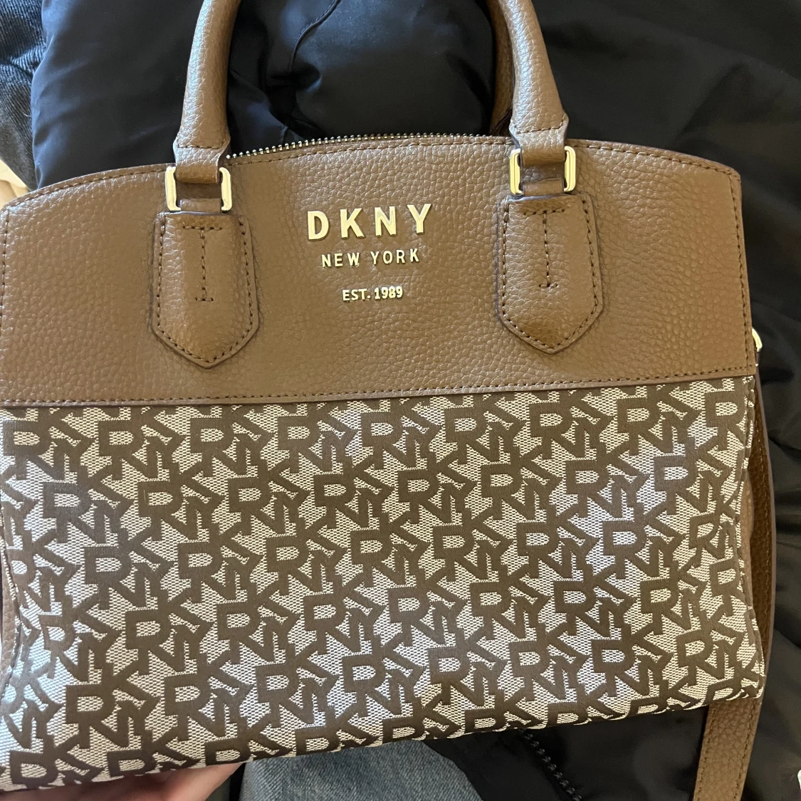 DKNY väska  - 91