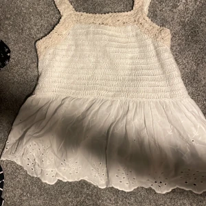 Söt zara topp💋 - Super söt zara topp men är tyvärr lite stor för mig använd 2-3 gånger ❤️
