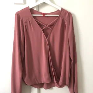 Guds blus strl L - Guess blus storlek L