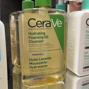 Cerave oil cleanser  - Säljer 2 Cerave oil cleanser då jag använder en annan. Passar normal till torr hy. Bara använda några gånger. Nypris 155kr. Säljer för 80kr, gratis frakt