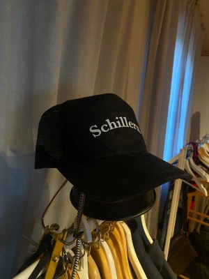 Velvet-keps - Keps i velvet-material. Onesize HELT NY med tagg