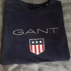 Gant t-shirt s-m - Blå t-shirt 