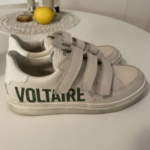 Zadig Voltaire skor  - Skor som användts 3 gånger, men har ingen användning utav de.💓 Fina, bekväma skor som passar till alla outfits. Hör av er om ni har några frågor💫💓