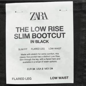 As snygga populära jeans som inte säljs längre på Zara, jätte bra skick💞 FÖRSTA BILDEN ÄR LÅNAD, de är i storlek 36🥰