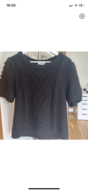 & other stories tröja ❣️ - Såå fin & other stories tröja som tyvärr inte kommer till användning ❣️ lite nopprig! Tryck på köp nu! ❣️