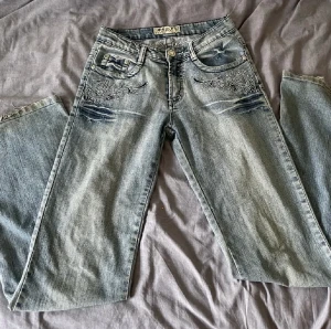 EDZ Low waist jeans bootcut  - Vintage low waisted bootcut EDZ jeans i bra skick!❤️Innerbenslängd 79 cm