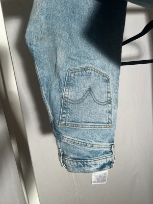 Levi’s 501 - Super snygga Levi’s med deras ikoniska tvätt. Passar till verkligen allt. Säljer pga pengarbrist. Nypris 1449. Mitt pris 350kr.