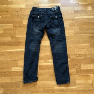 True religion jeans - Säljer för dem är lite för små vid midjan