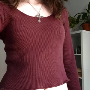 Brandy melville tröja - ★Jättefin brandy tröja i ribbat material ★fint skick ★skriv för fler bilder eller mått♥︎♥︎