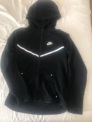 Nike tech  - Nike tech som inte kommer t användning passar XS-S nyskick 