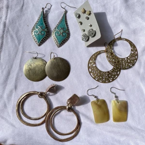 Örhängen  - Kööööp kolla allt annat ja säljer massa💞 fråga pris för styck