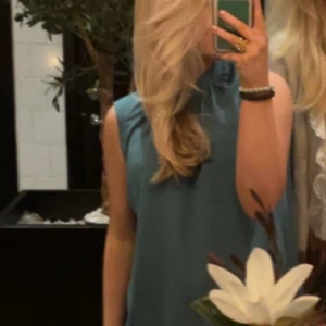 Edblad tröja - Säljer min blus från Edblad utan ärmar och lite högre krage💗 Endast använd en gång och är i bra skick!! Priset kan diskuteras 