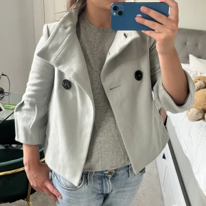 Trekvartsärmad jacka! - Snygg trekvartsärmad kappa!