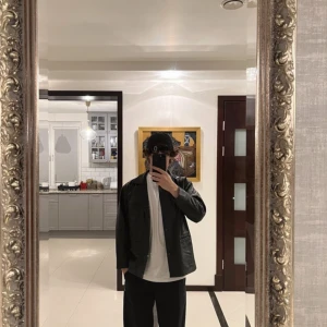 Vintage jacka  - Följ profilen och få 5% i rabatt   Produktens skick: mycket bra. Använd endast få tillfällen.  Storlek:S  Passform: True to fit   För mer info, kontakta mig 😀