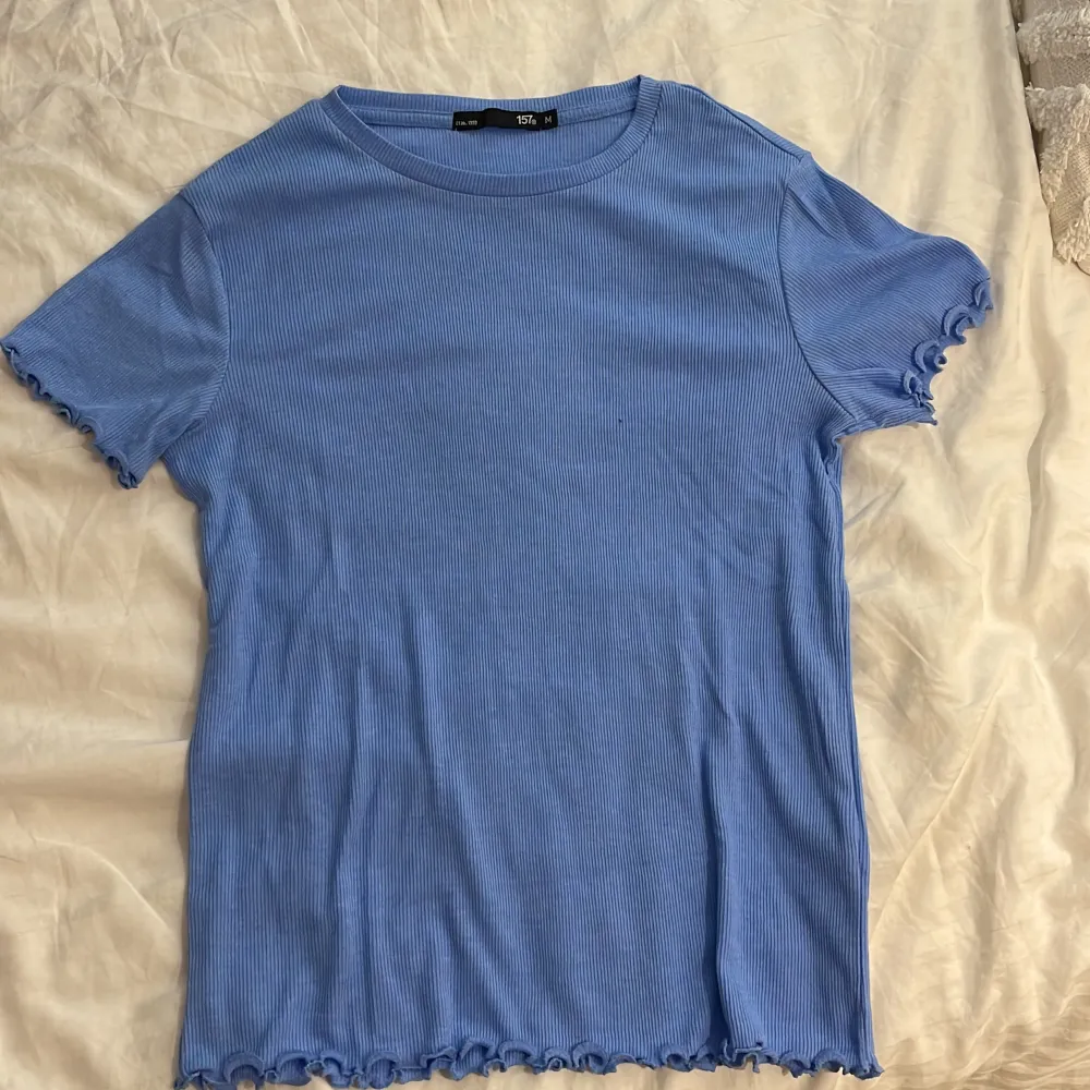 T-shirt i storlek M, använt fåtal gånger . T-shirts.