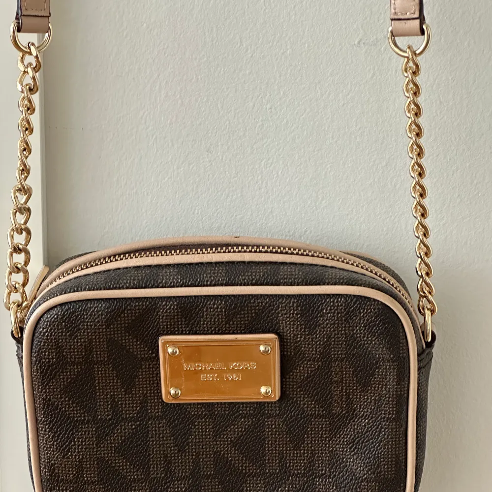 Helt ny Michael Kors väska . Laukut & Käsilaukut.