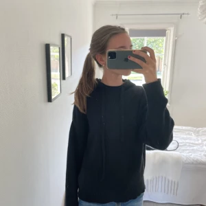 Stickad tröja  - Fin stickad tröja med luva på! 💗