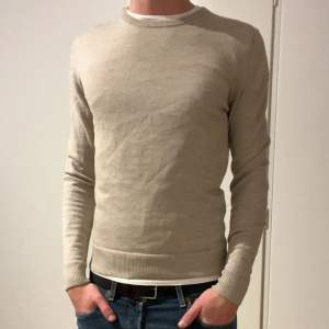 Stickad merinoull tröja från Paul & Friends. Som ny. Storlek small.